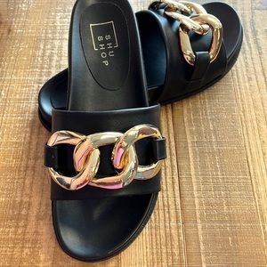 Shushop Black and gold slides